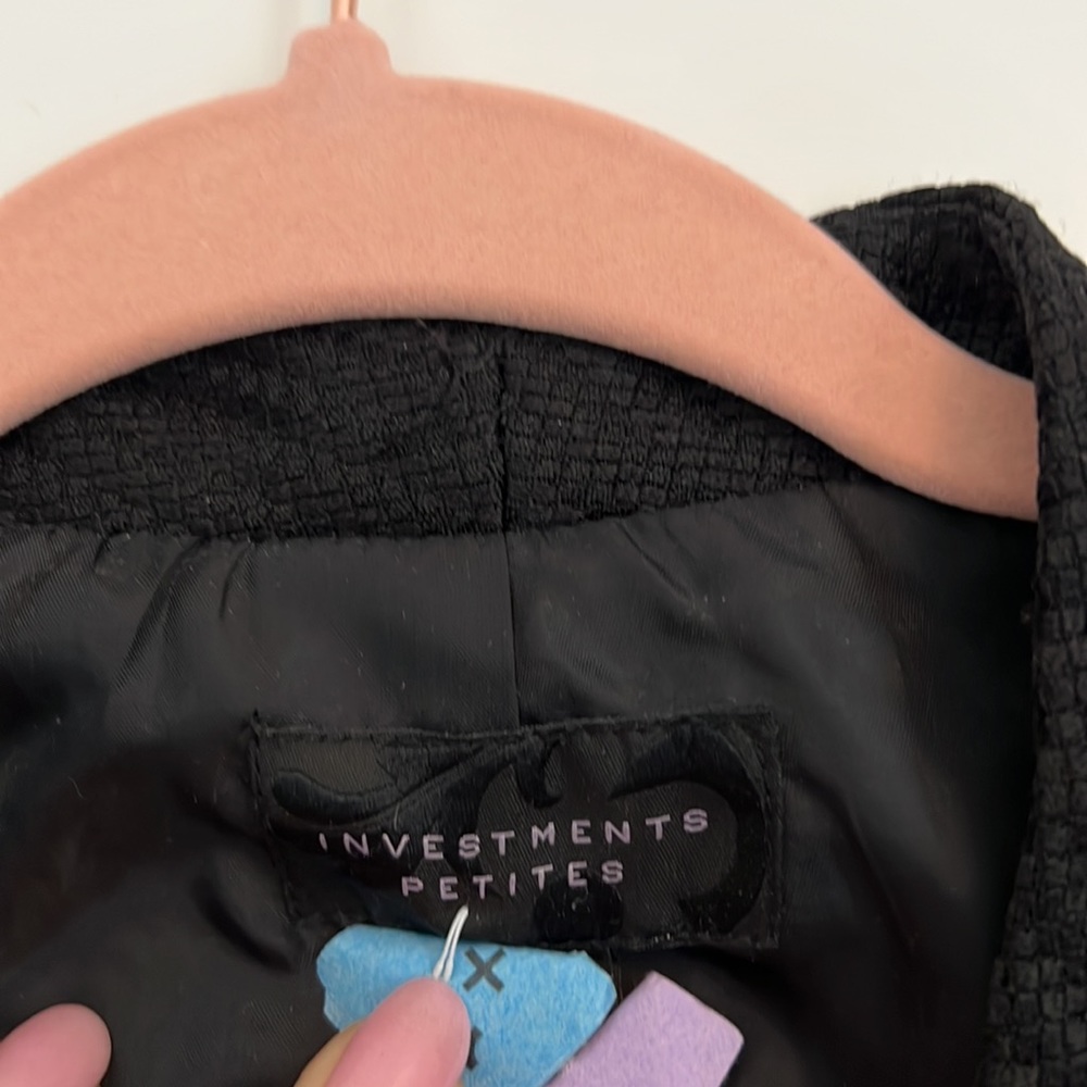 Investments Petite Black Blazer 4P with pockets - Picture 4 of 4